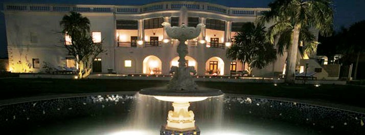 698/Taj Nadesar Palace - Varanasi 02.jpg